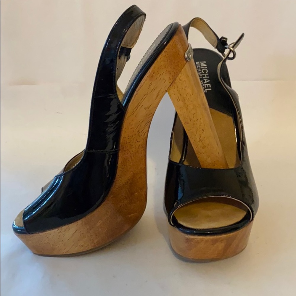 Michael Kors platform size 8M like new